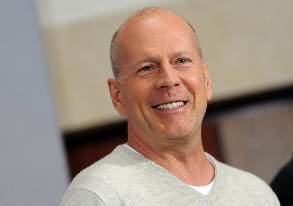 Bruce Willis demana perdó per no portar mascareta en una farmàcia
