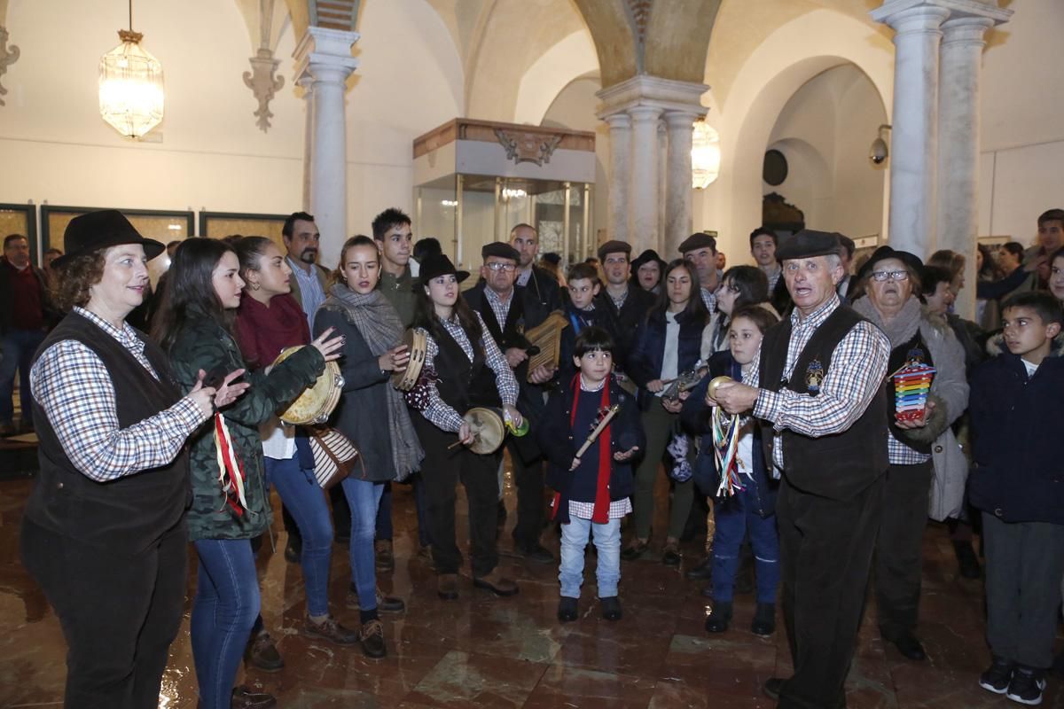 Campanilleros y zambombas de la Subbética traen la Navidad a Córdoba