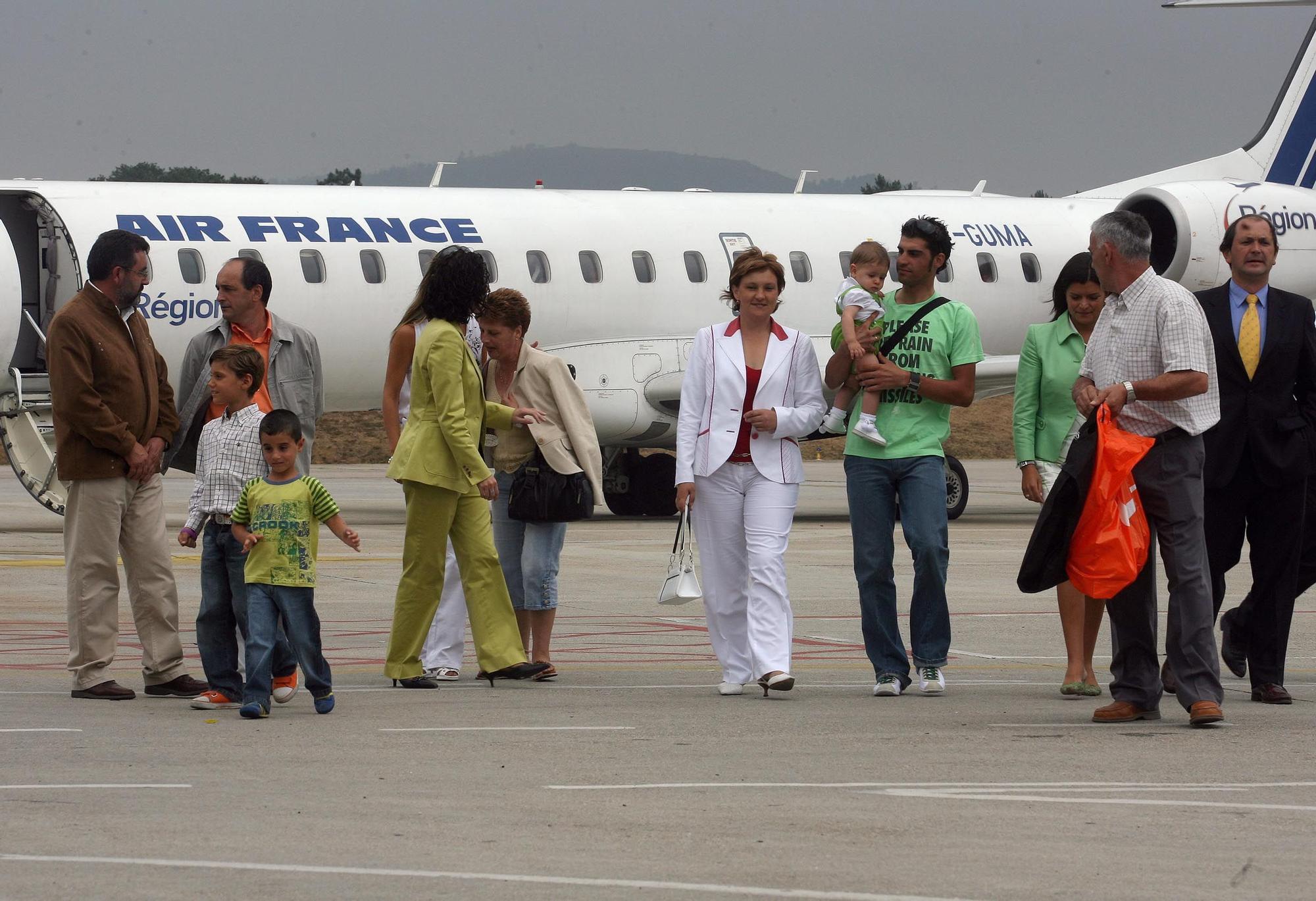 Reyes, ídolos, héroes olímpicos y anónimos a través de la historia del aeropuerto de Peinador