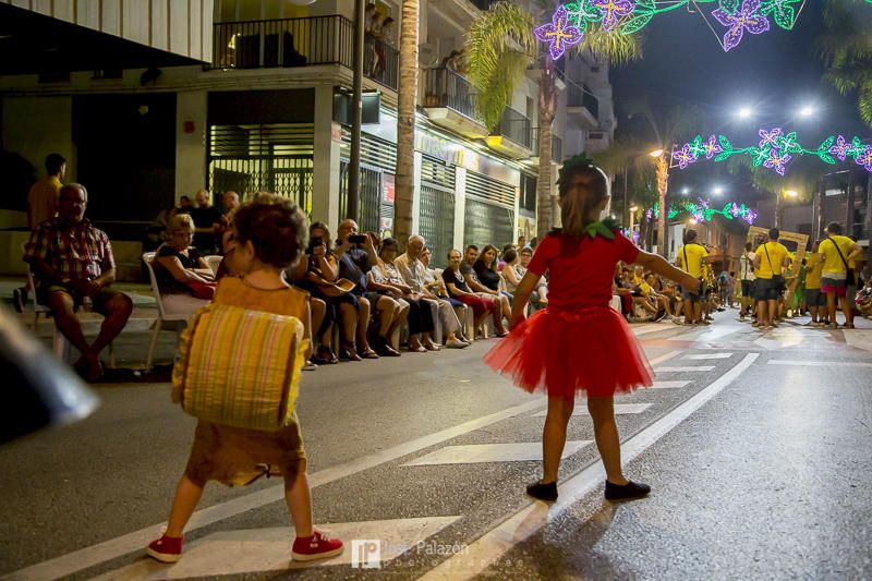 Una ola de color inunda las calles de La Nucía