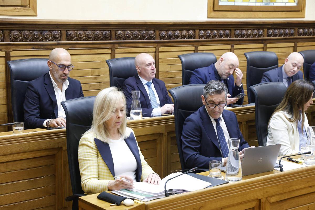 El Pleno municipal de abril en Gijon, en imágenes