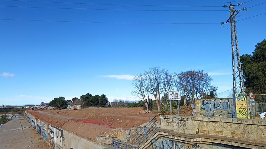 La CHJ construye un carril ciclopeatonal al lado del barranco en Bonrepòs