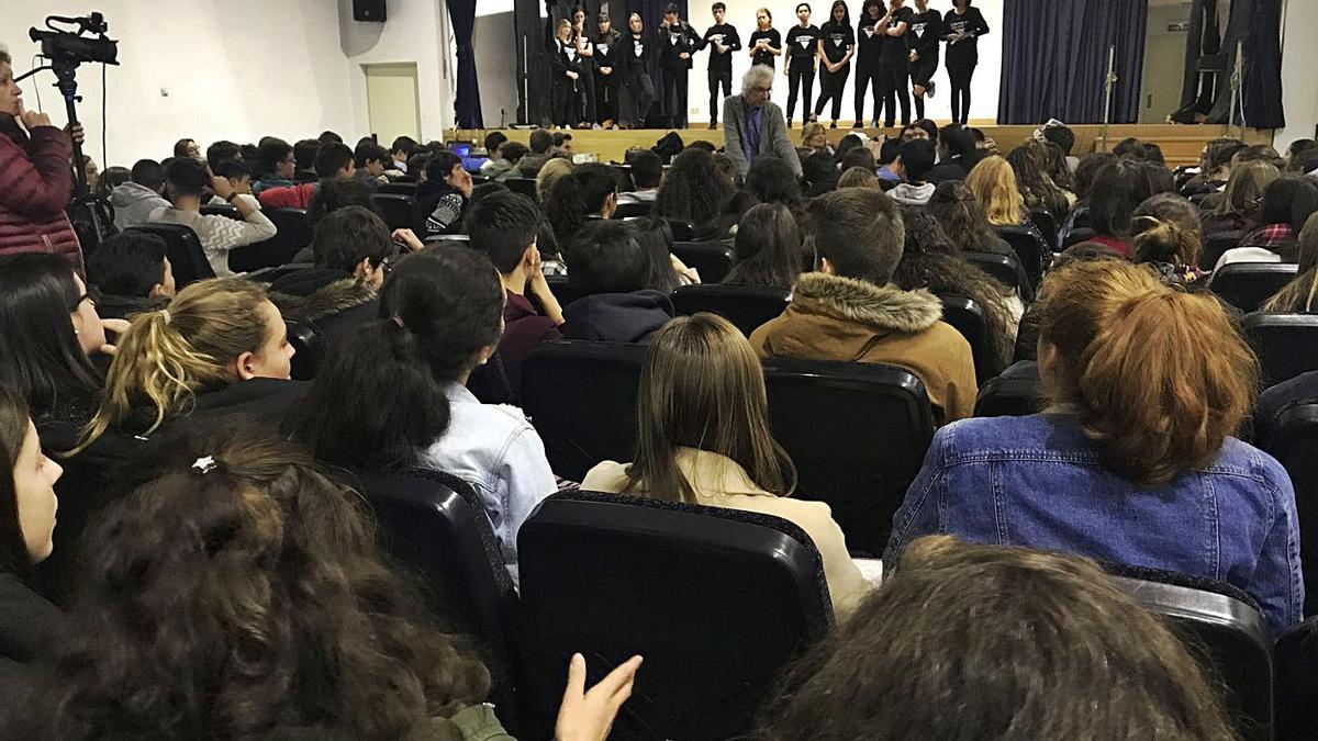 Miembros del Comando Igualdade, en una de sus charlas en un instituto.