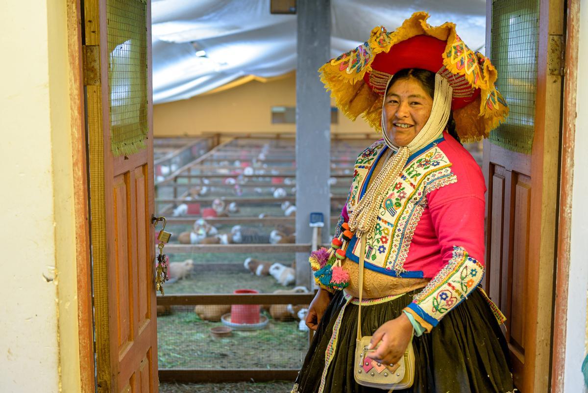 María Elena Condori, participante de uno de los proyectos de TDS con su emprendimiento de cuyes, uno de los alimentos tradicionales peruanos