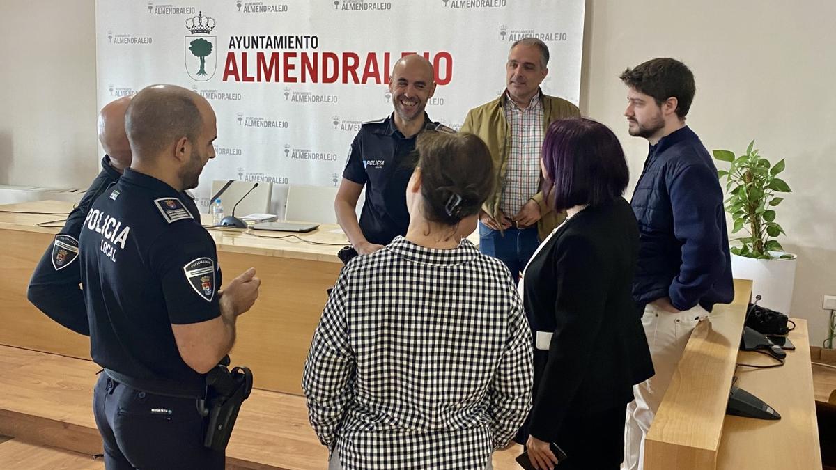 Violencia de género en Almendralejo: La Policía Local de Almendralejo  atiende a víctimas de violencia de género