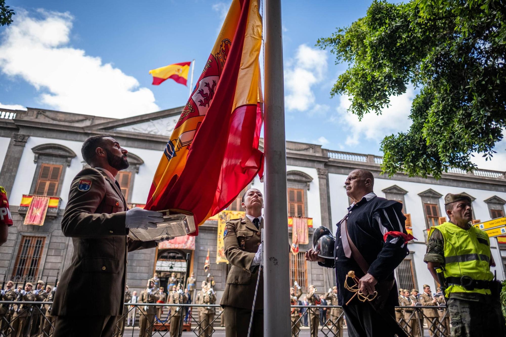 Solemne izado de la bandera por el 300 aniversario de la Capitanía General de Canarias