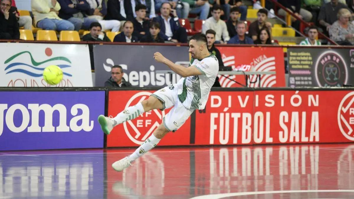 Felipe "El Churro" Echavarría, durante un encuentro con el Córdoba Futsal este curso.