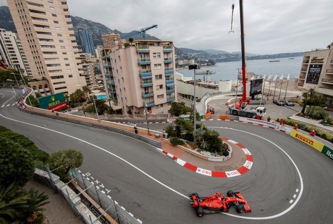 El piloto alemán de Fórmula Uno Sebastian Vettel, de la escudería Ferrari, participó en la primera sesión de entrenamientos libres para el Gran Premio de Fórmula Uno de Mónaco, en el circuito urbano de Montecarlo, este jueves.