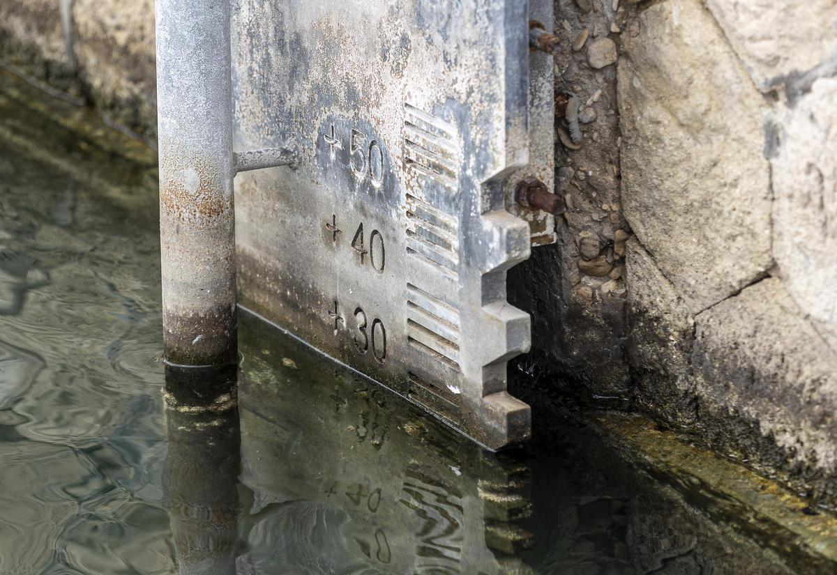 Uno de los medidores de mareas del Puerto de Alicante.