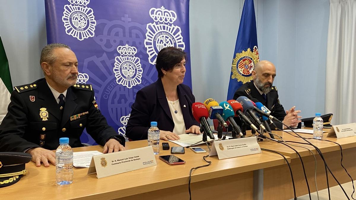Manuel Luis Veiga, María Isabel Cortés y Jesús Corrales en la rueda de prensa ofrecida este viernes en Almendralejo