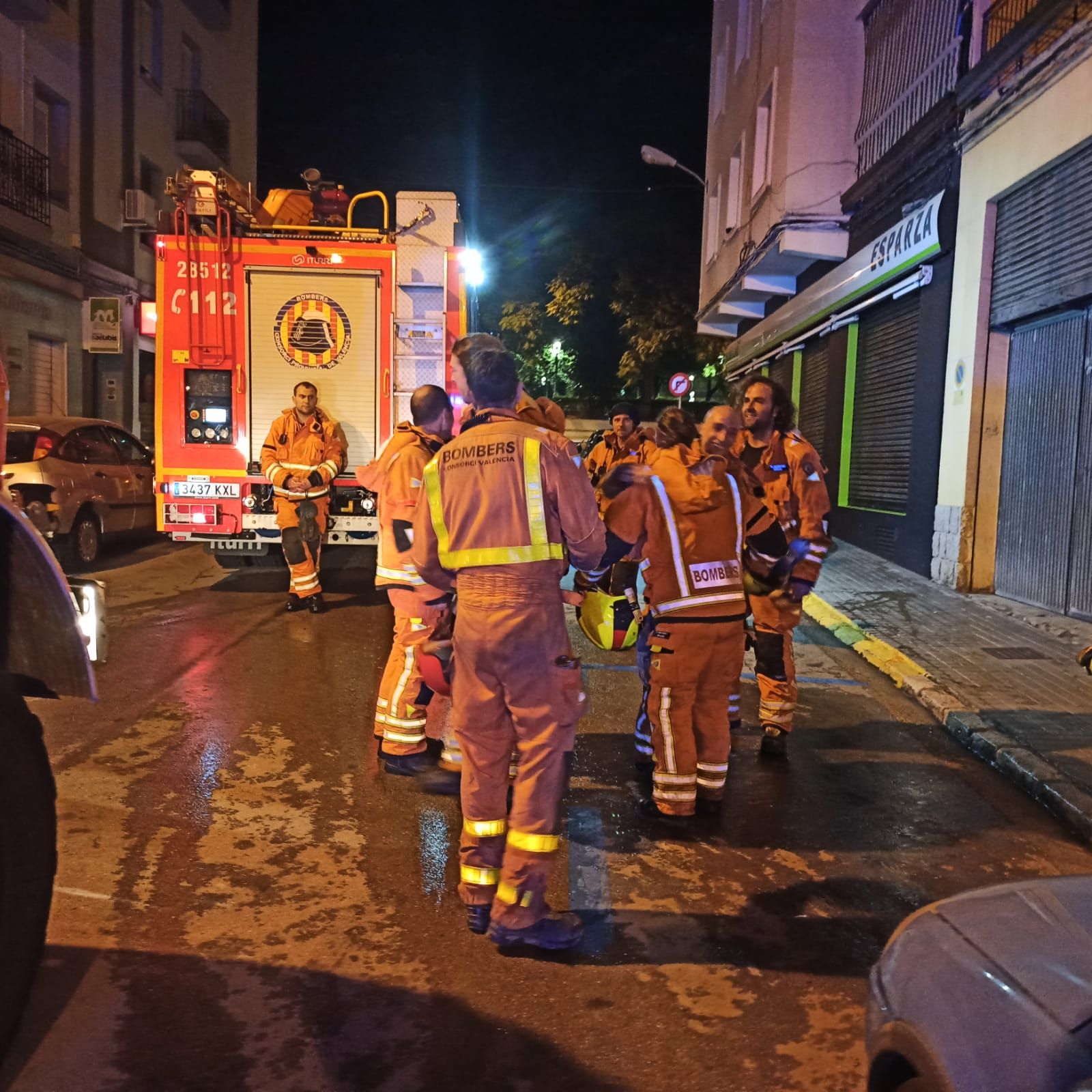 Un incendio obliga a desalojar una finca de madrugada en la calle Padre Claret de Xàtiva