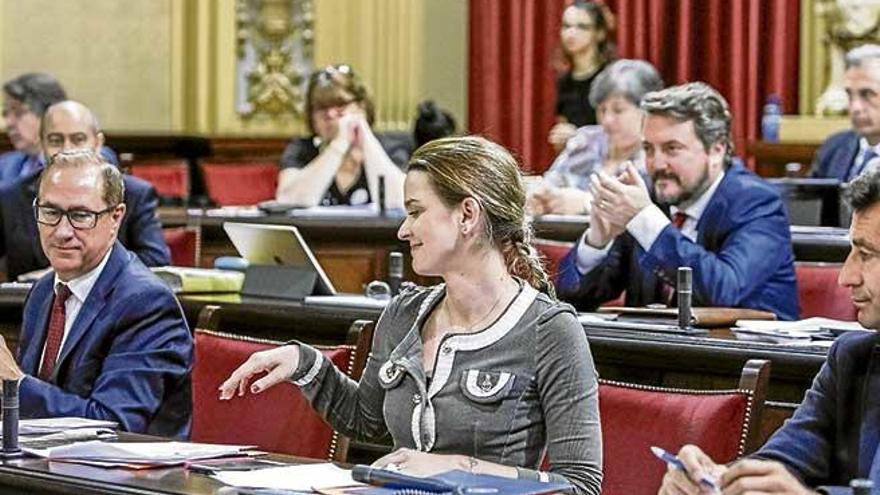 Los diputados Lafuente, Prohens y Company, en la bancada del PP.