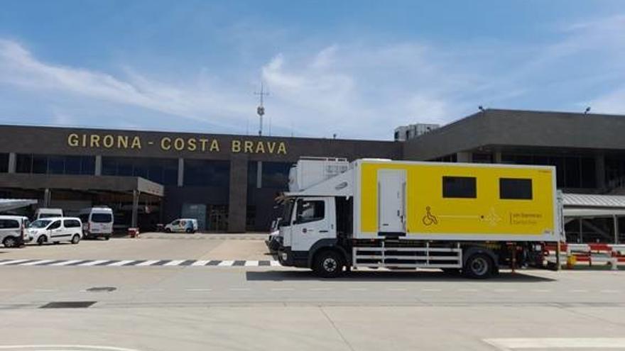 L’aeroport de Girona incorpora tres vehicles  per a persones amb mobilitat reduïda