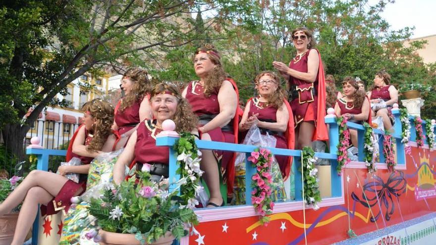 Las carrozas ponen el broche de oro a las fiestas de Blanca