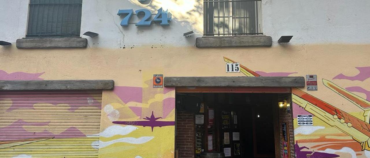 El bar Dixi del Poblenou, que ha podido retomar su actividad tras su reciente precinto.