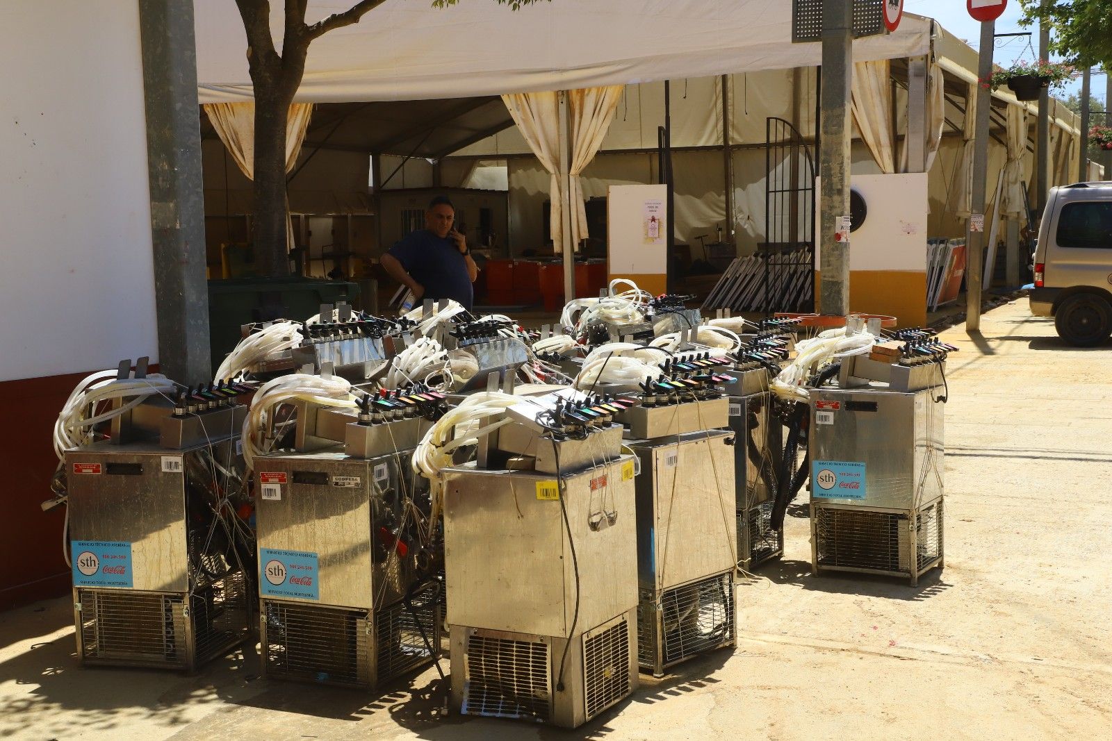 Caseteros y feriantes desmontan la Feria, hasta el año que viene