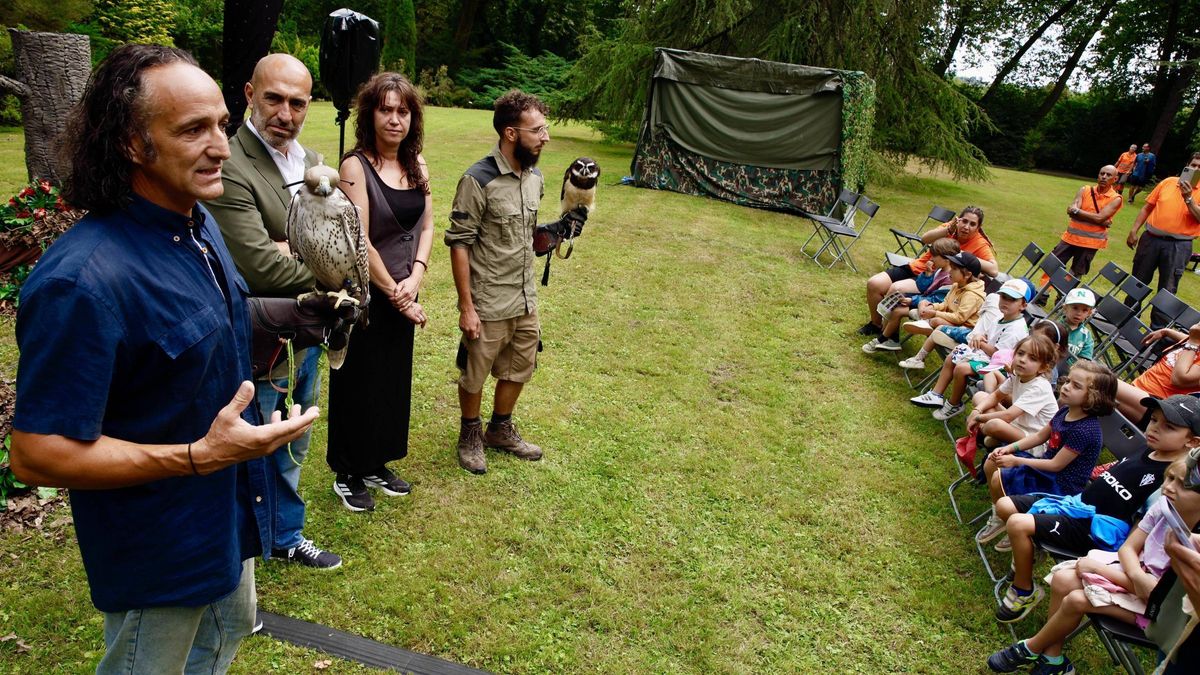 "Nocturnia" despliega sus alas en el Jardín Botánico: las claves de las noches de aves rapaces en Gijón (en imágenes)