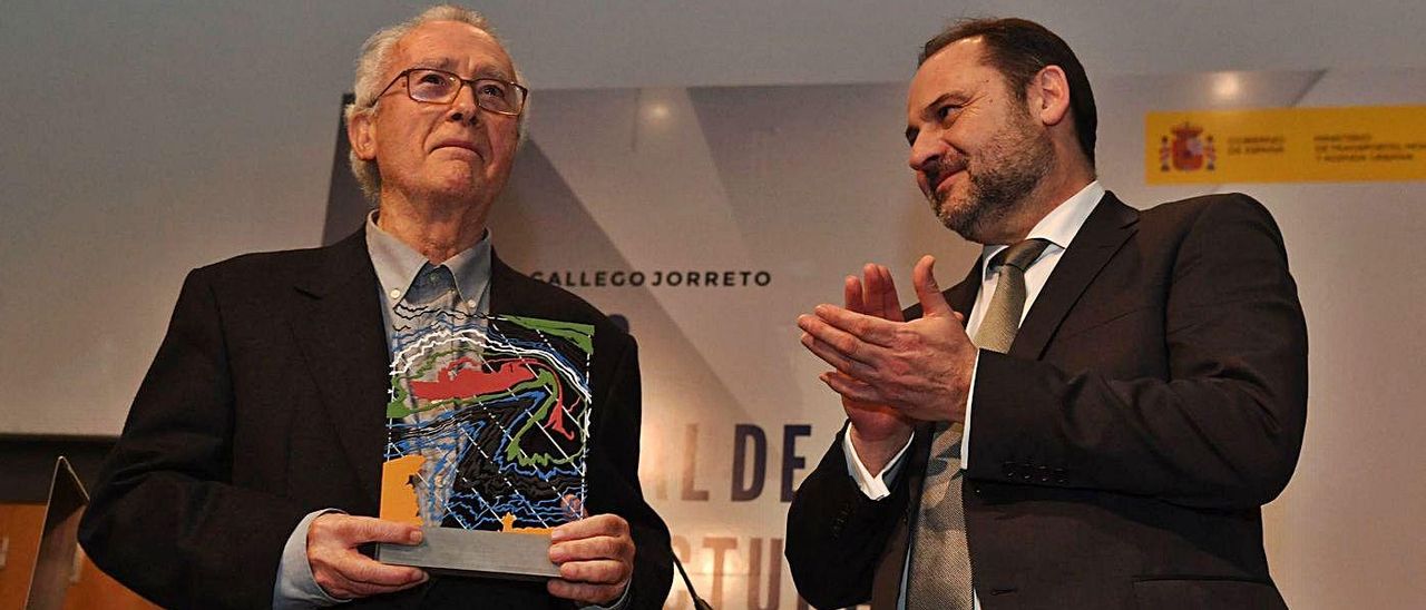 Gallego Jorreto (izqda.), recibiendo su segundo Premio Nacional de Arquitectura. | // VÍCTOR ECHAVE