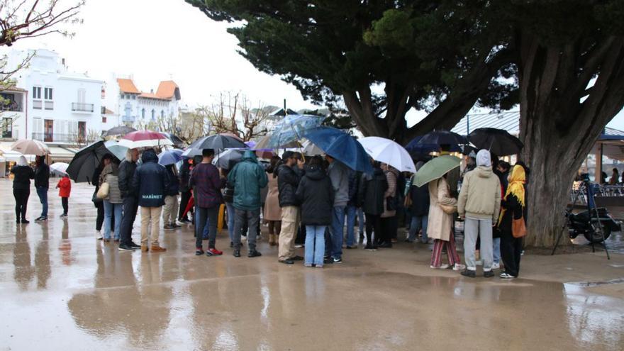 Assistents a la manifestació de Cadaqués l’u d’abril. | ARIADNA RECHE/ACN