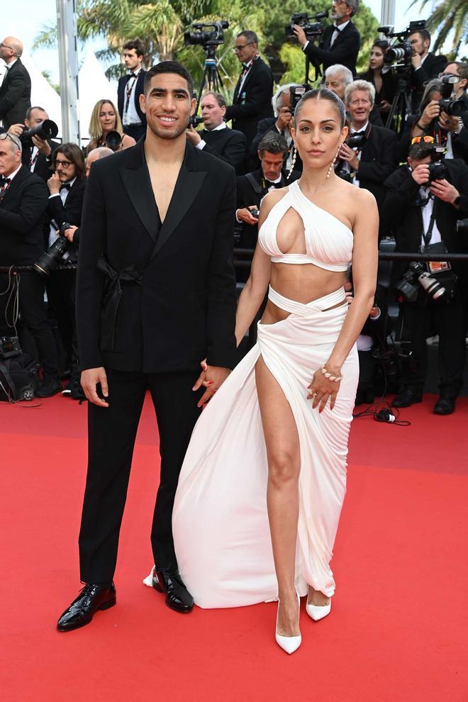 Achraf Hakimi e Hiba Abouk, de Balmain, en el Festival de Cannes 2022