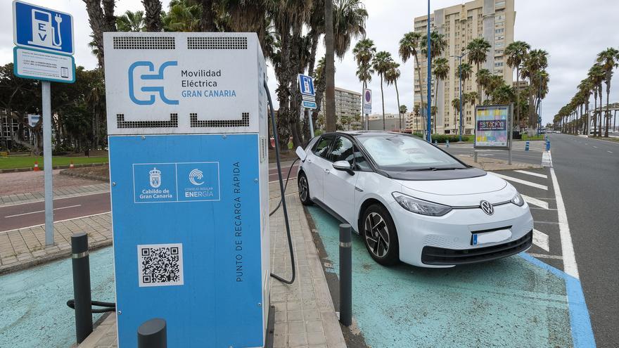 El vehículo eléctrico acelera en Canarias, pero aún está muy lejos de la meta