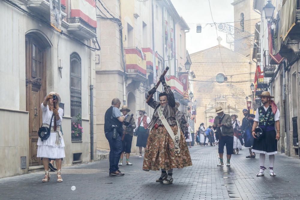 Alardo y «Ballada de Banderes» en Castalla.