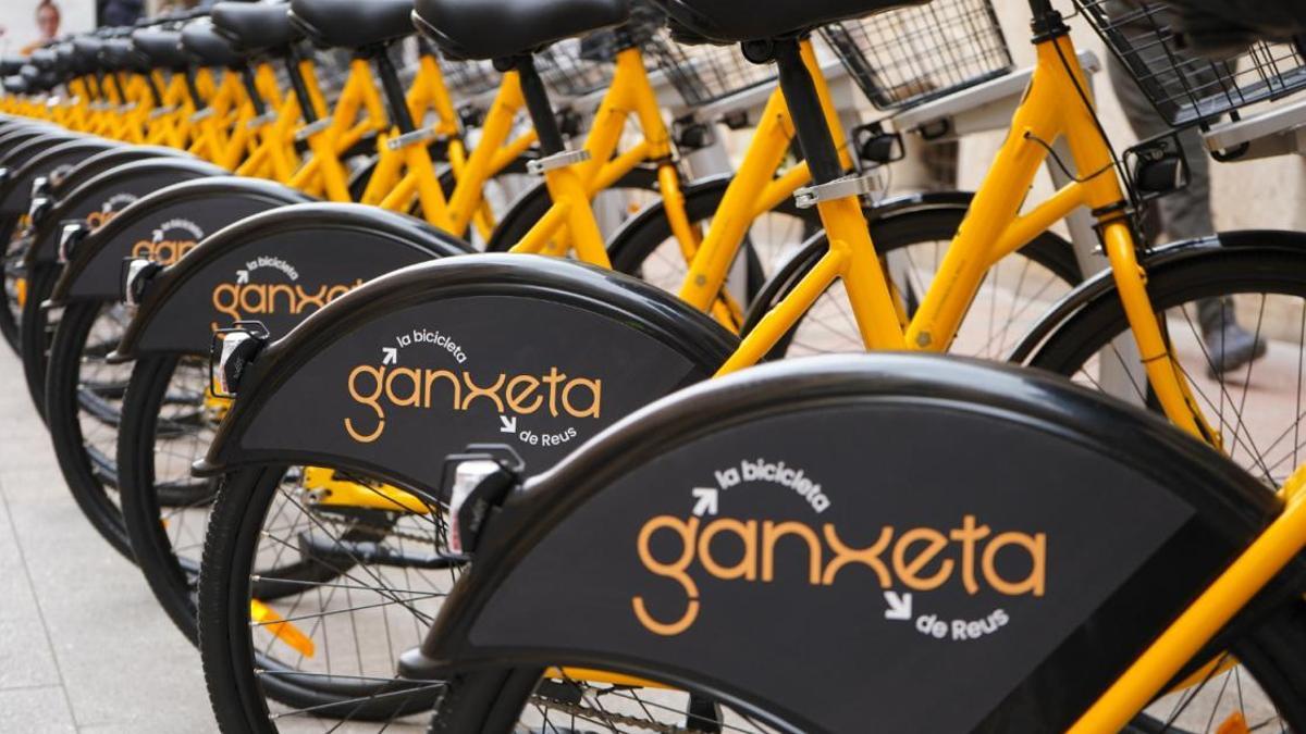 Lla Ganxeta, el servicio público de bicicleta de Reus, cumple un año con descuentos para usuarios.