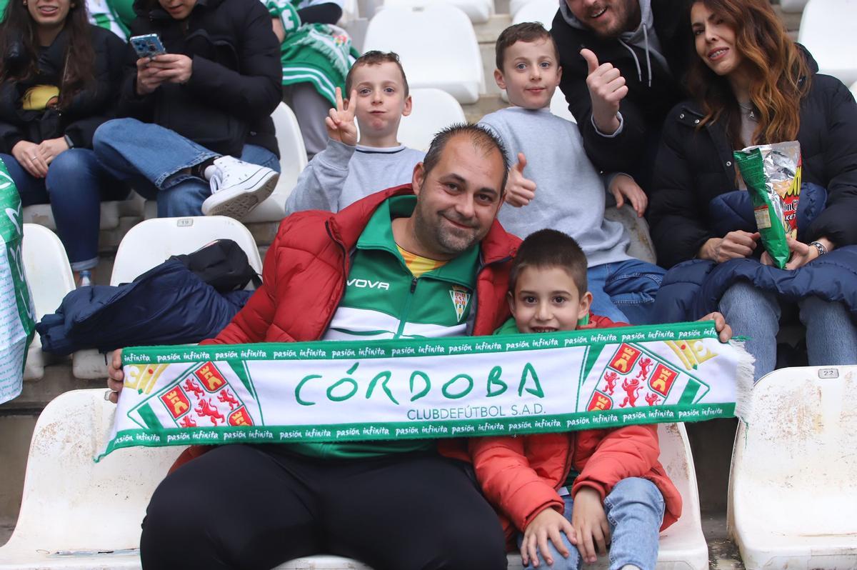 Córdoba CF-Melilla: las imágenes de la afición en El Arcángel