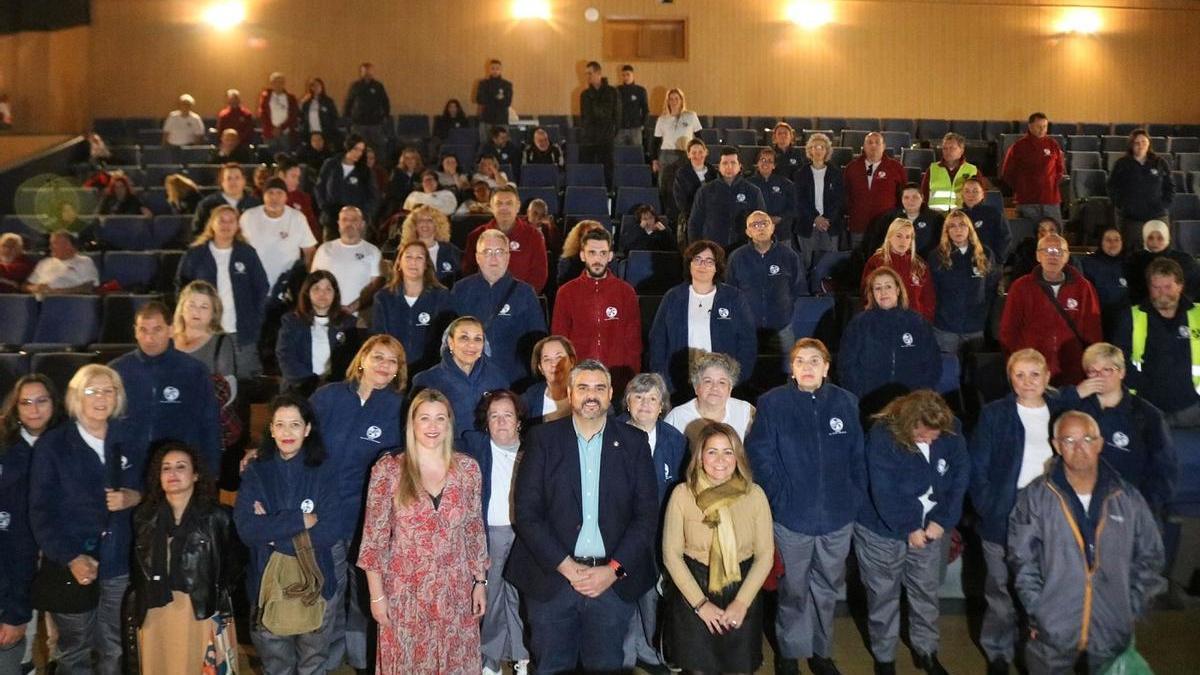 El alcalde de Mijas Josele González ha recibido a los primeros cien miembros del programa de renta básica 2023.