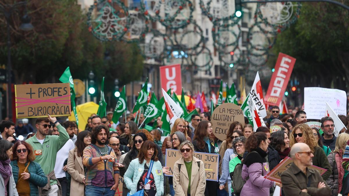 Valencia VLC Huelga de profesores en la enseñanza pública. Manifestación por el centro