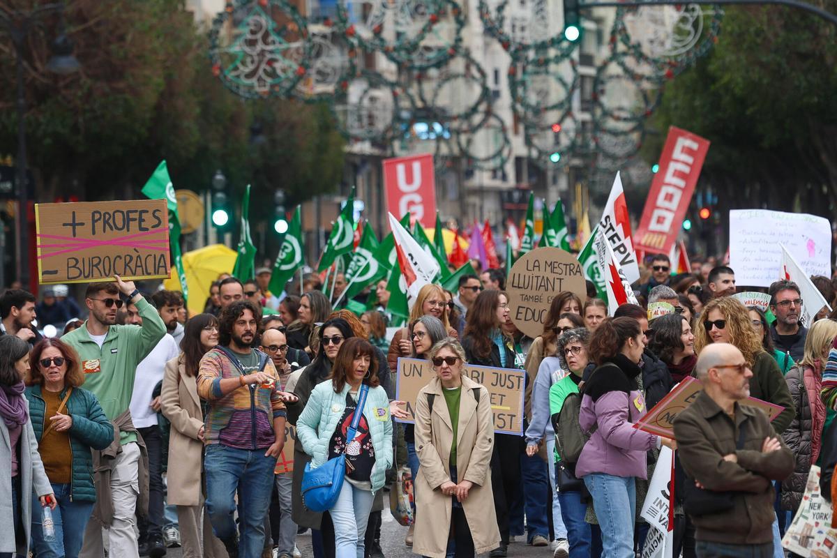 Valencia VLC Huelga de profesores en la enseñanza pública. Manifestación por el centro