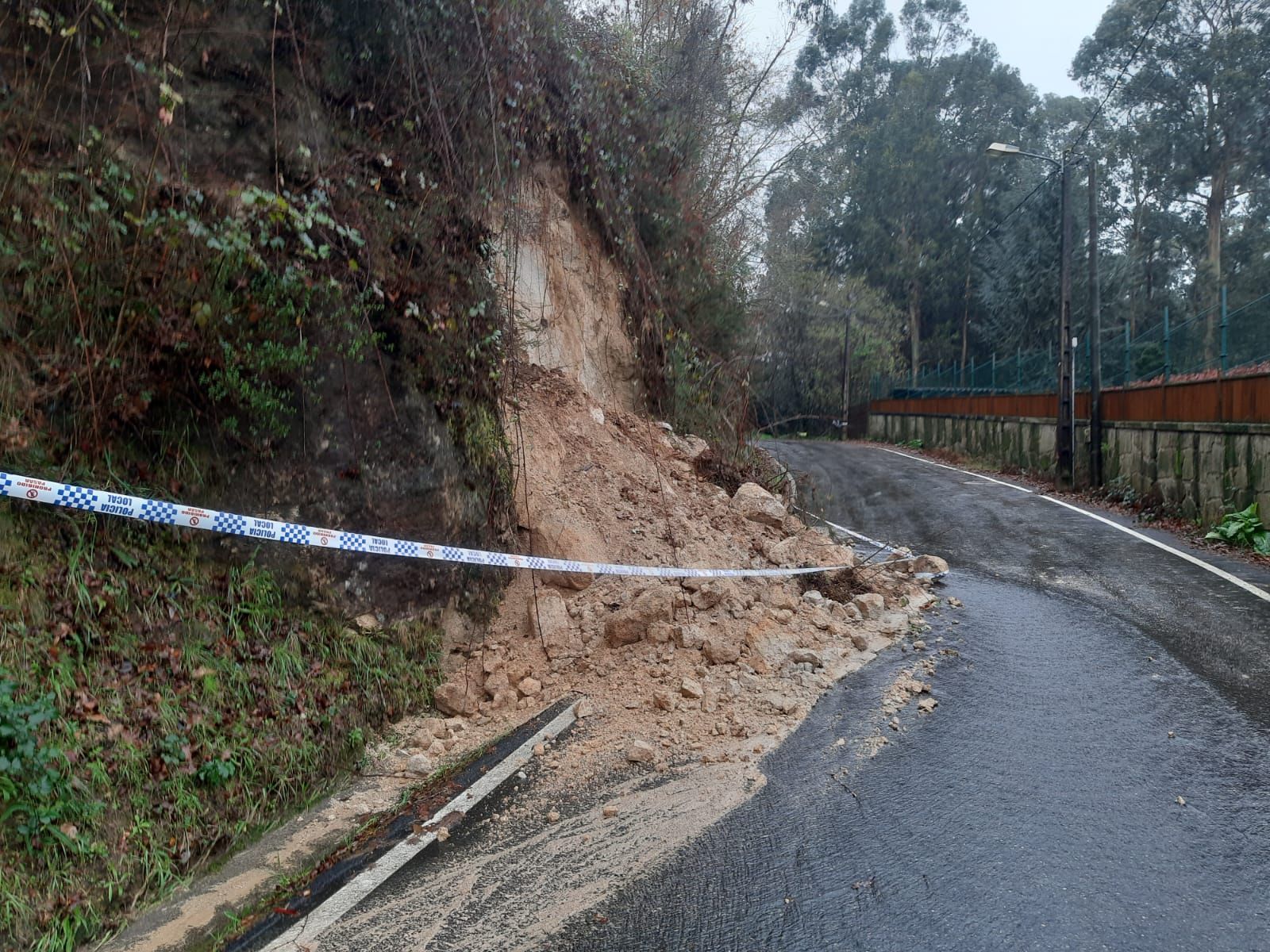 Así estrena el año Gondomar: inundaciones, caída de muros y calles cortadas