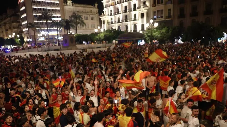 Córdoba celebra en Las Tendillas el triunfo de España en el Mundial