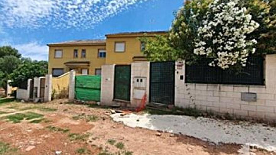 125.000 € Venta de casa en Gilet, 3 habitaciones, 3 baños...