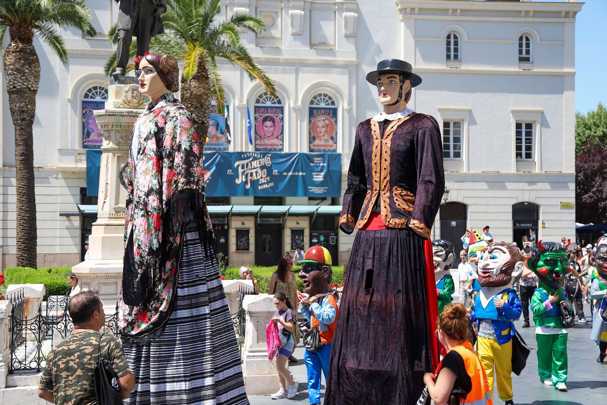 Gigantes y Cabezudos en Badajoz: una tradición que recuerdan los mayores y disfrutan los niños