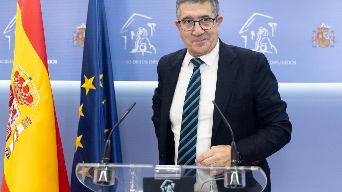 El portavoz del PSOE en el Congreso, Patxi López, durante una rueda de prensa posterior a la Junta de Portavoces, a 19 de noviembre de 2024, en Madrid (España). Fecha: 19/11/2024.