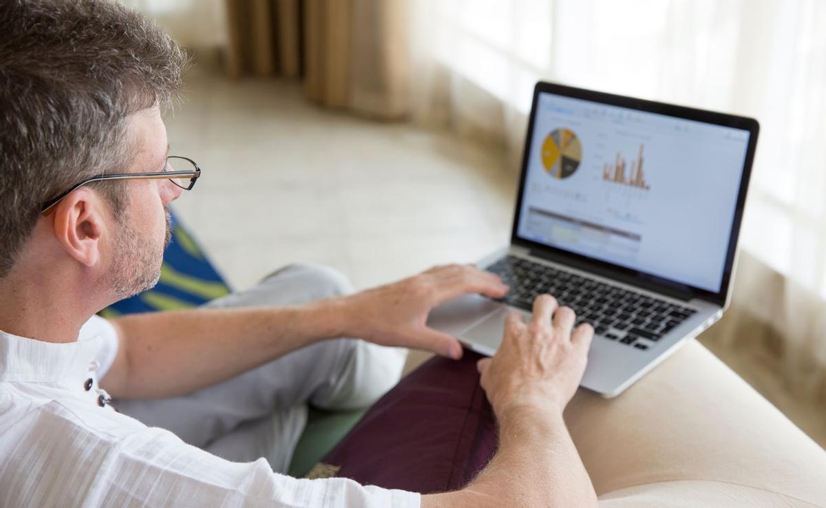 SUBSIDIOS POR DESEMPLEO MAYORES 52 AÑOS | ¿Cuáles son las ayudas compatibles con el subsidio para mayores de 52 años? Hay dos