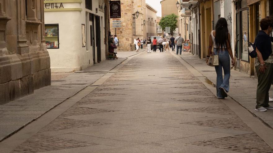 El regreso del turismo agita el problema con los bordillos en el Casco Histórico de Zamora