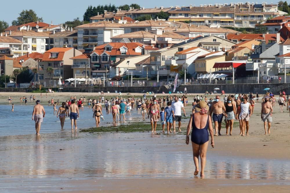 400 nadadores desafían a las aguas de Praia América. // Alba Villar