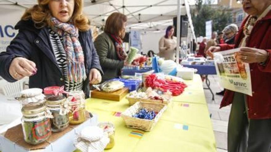 Los voluntarios celebran su feria en Villena