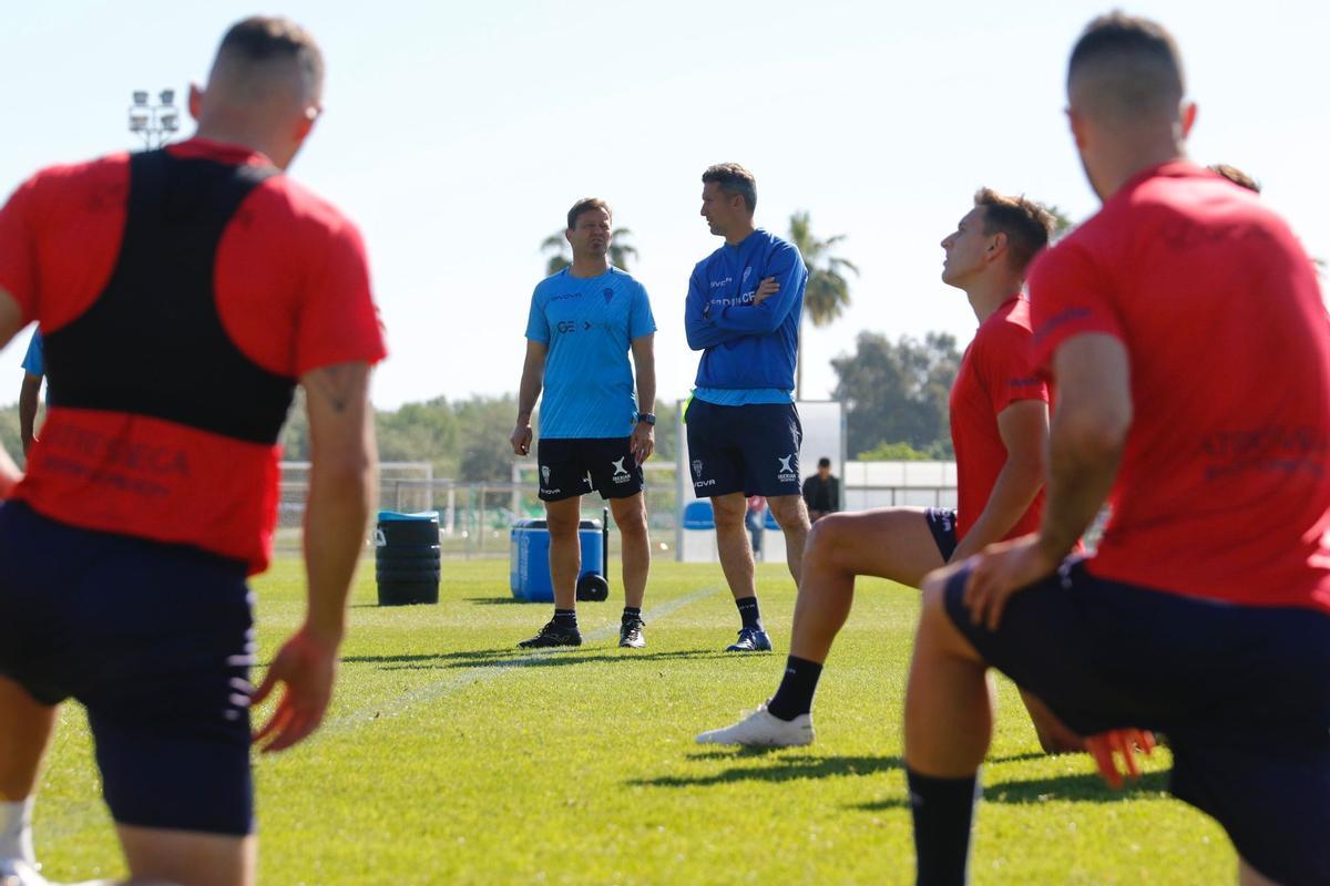 Manuel Mosquera, junto a Gaspar Gálvez, monitorizando una sesión de entrenamiento.