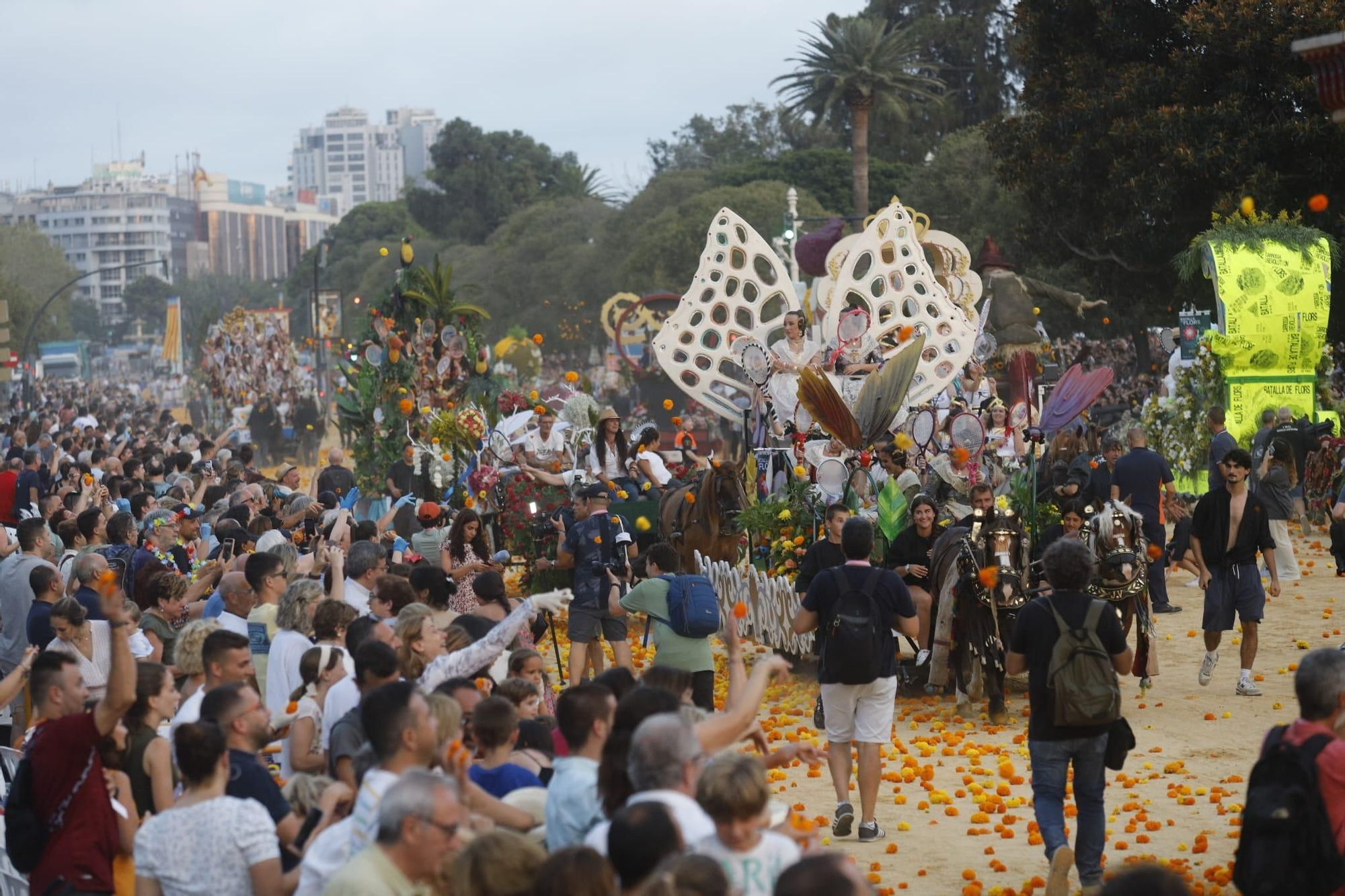 Así ha sido la Batalla de Flores en València 2024
