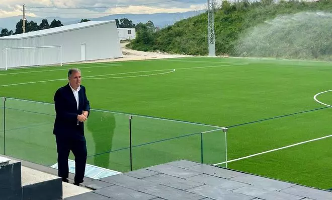 Salcedo estrena su campo de fútbol después de dos décadas de retrasos en su construcción