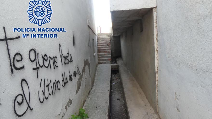 El callejón al que arrastró a la víctima para intentar agredirla.