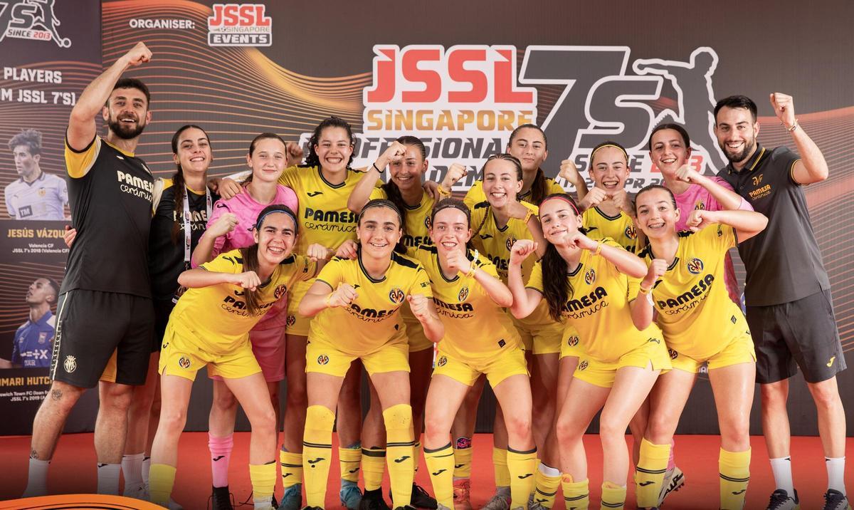 El equipo femenino del Villarreal que participó en el torneo JSSL Academy 7’s en Singapur.