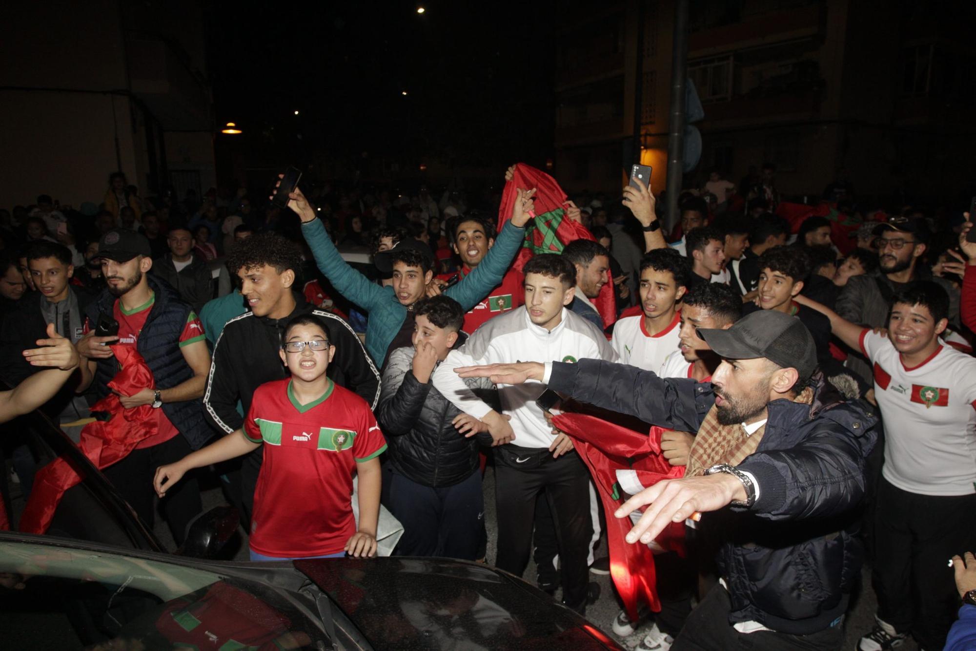 Alegría y celebración en las calles de Alicante tras el España - Marruecos