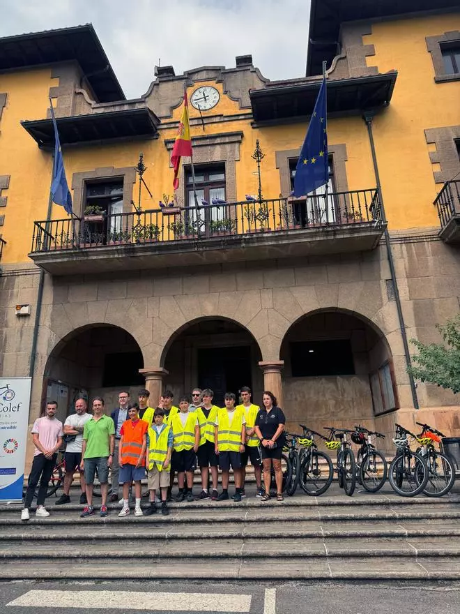 Jóvenes de la región recorrerán las comarcas mineras con el proyecto "Asturies sobre ruedas"