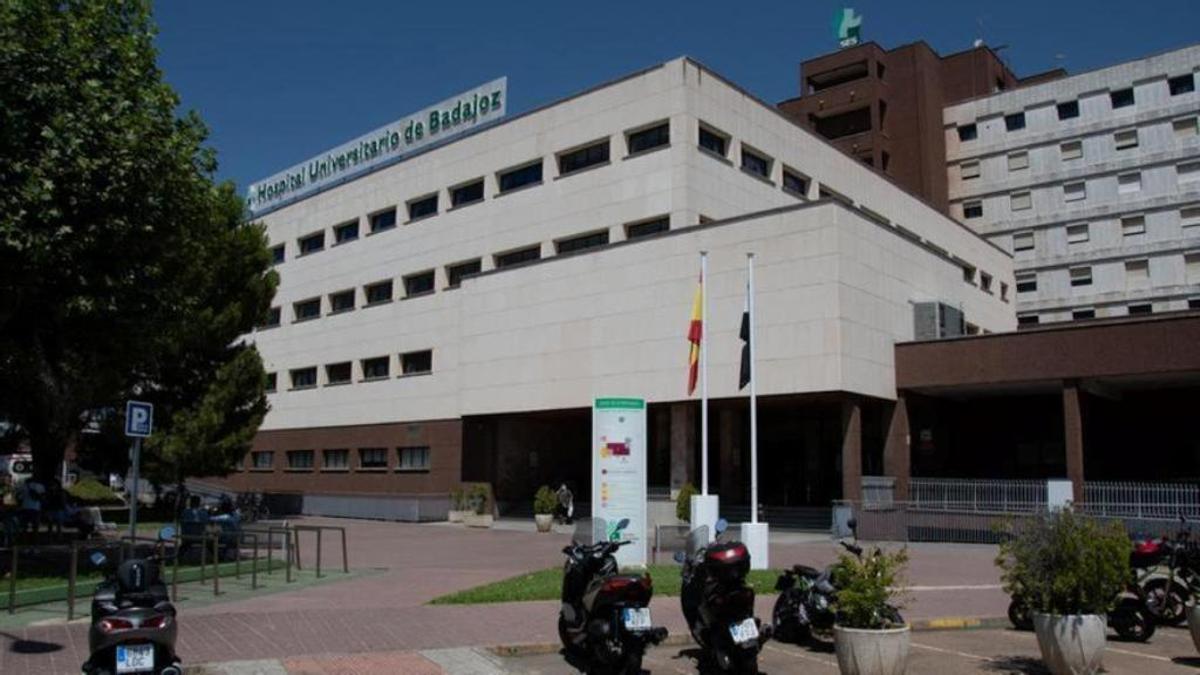 Exterior del Hospital Universitario de Badajoz.