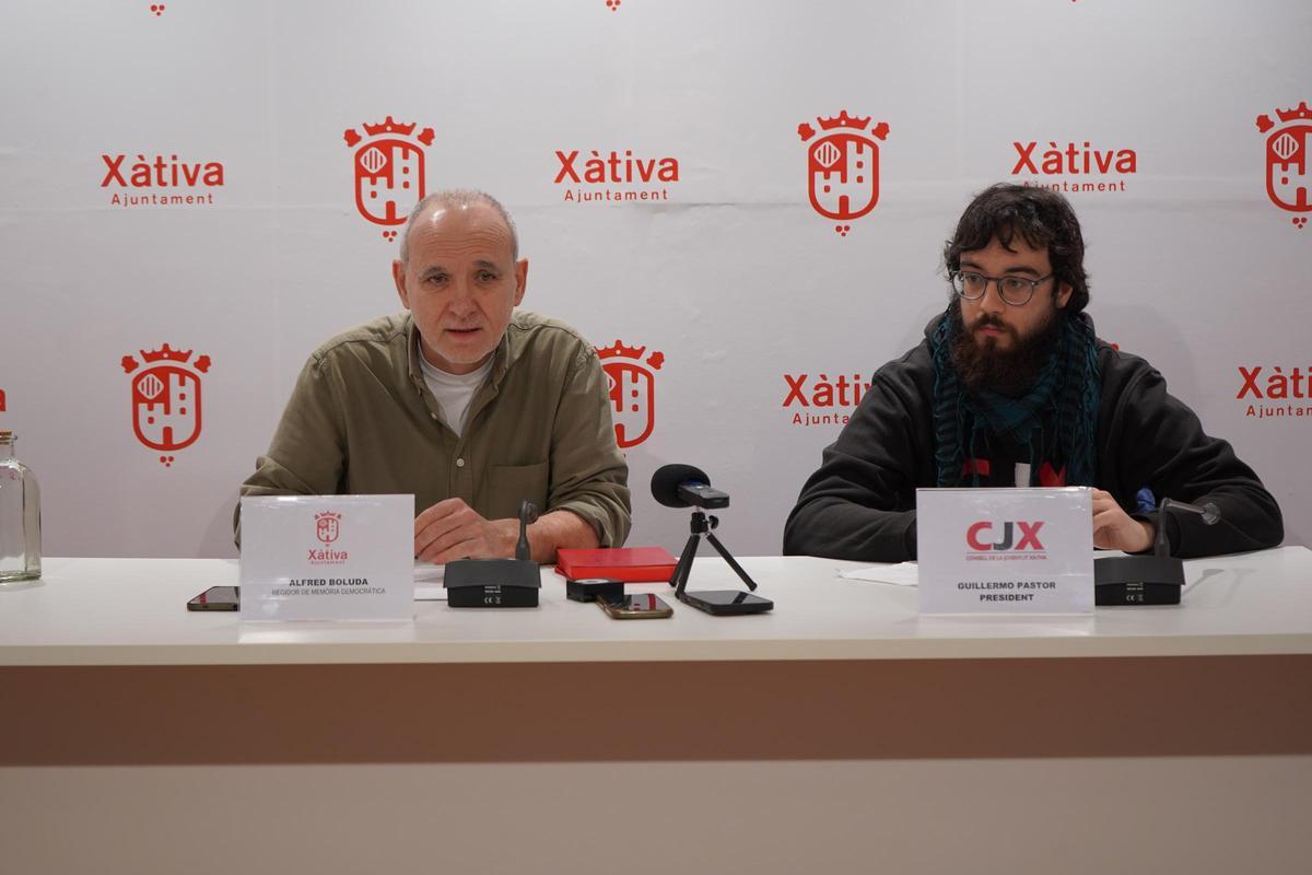 El regidor Alfred Boluda y el preisdente del Consell de la Joventut, Guillermo Pastor.