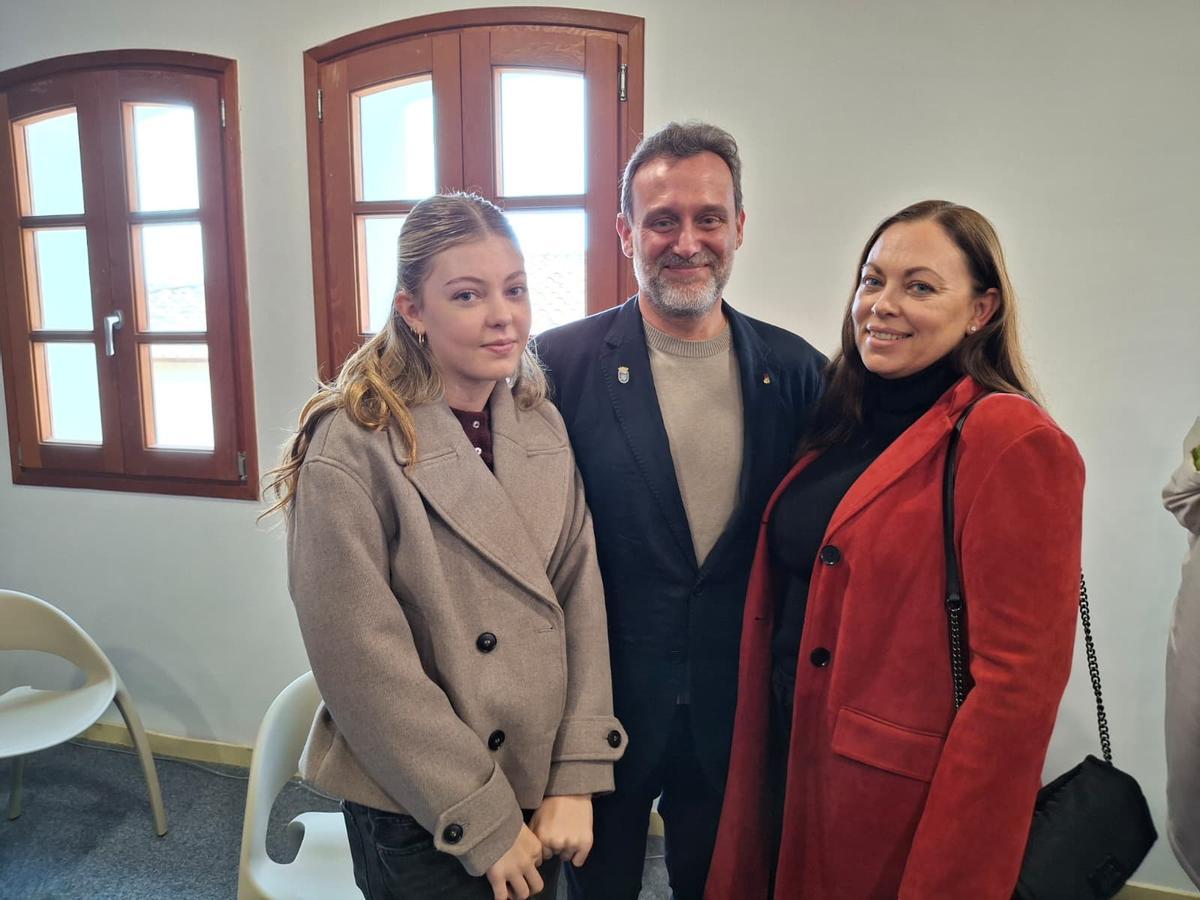 Las imágenes del relevo en Gata: Toni Signes (PSPV) ya es el nuevo alcalde